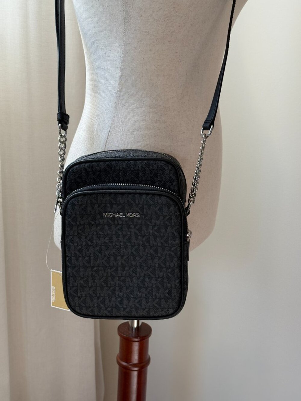 NWT Michael Kors Jet Set Travel Medium Logo Crossbody Bag in black signature - Picture 3 of 9